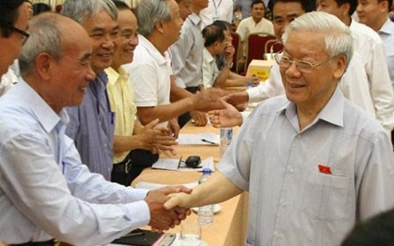 Party leader Nguyen Phu Trong meets voters in Hanoi - ảnh 1